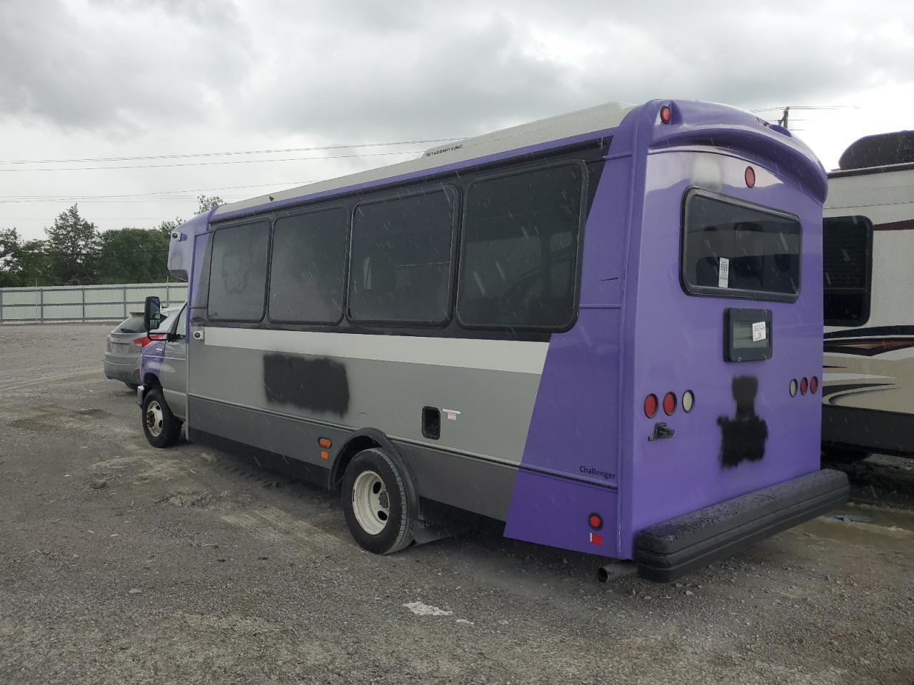 2018 Ford Econoline E450 Super Duty Cutaway Van - Фото 3