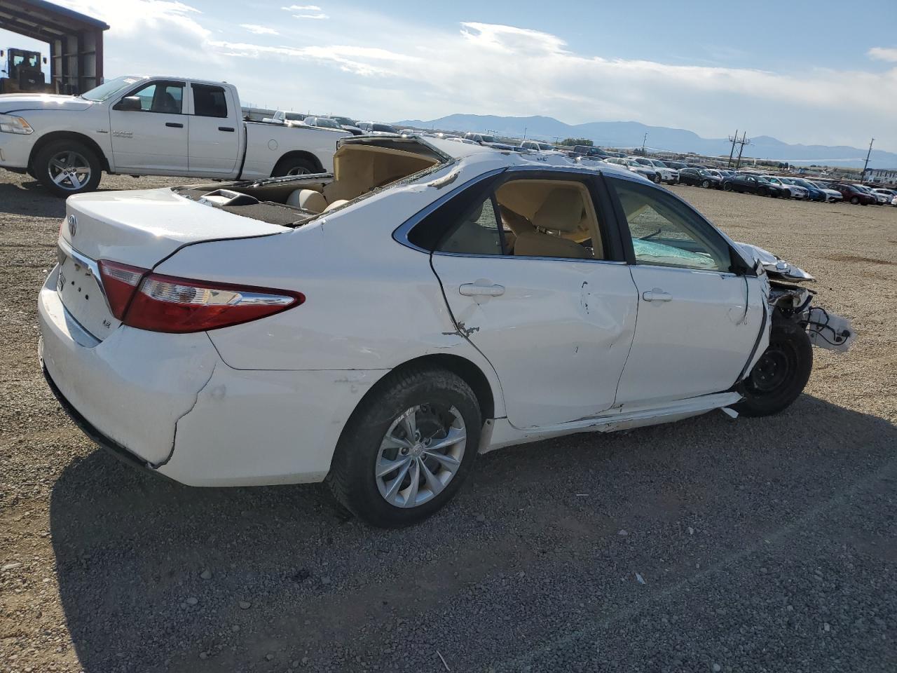 2016 Toyota Camry Le - Фото 3