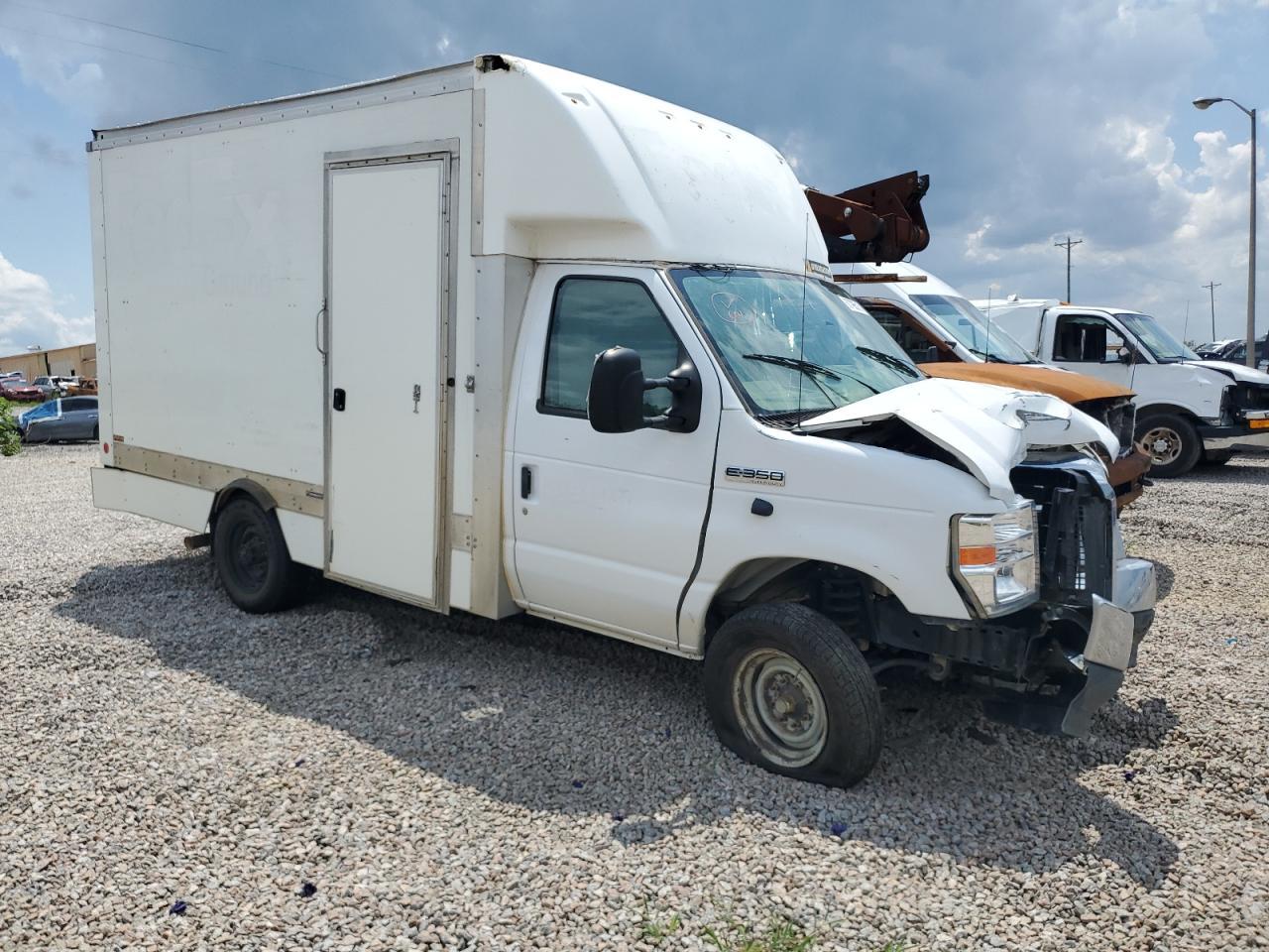 2021 Ford Econoline E350 Super Duty Cutaway Van - Фото 4