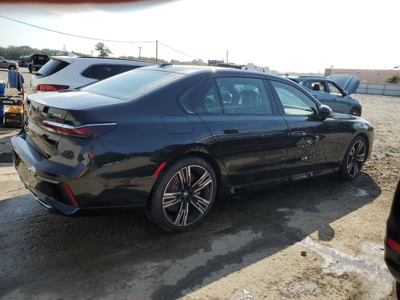 2025 BMW 760 Xi - Image 3