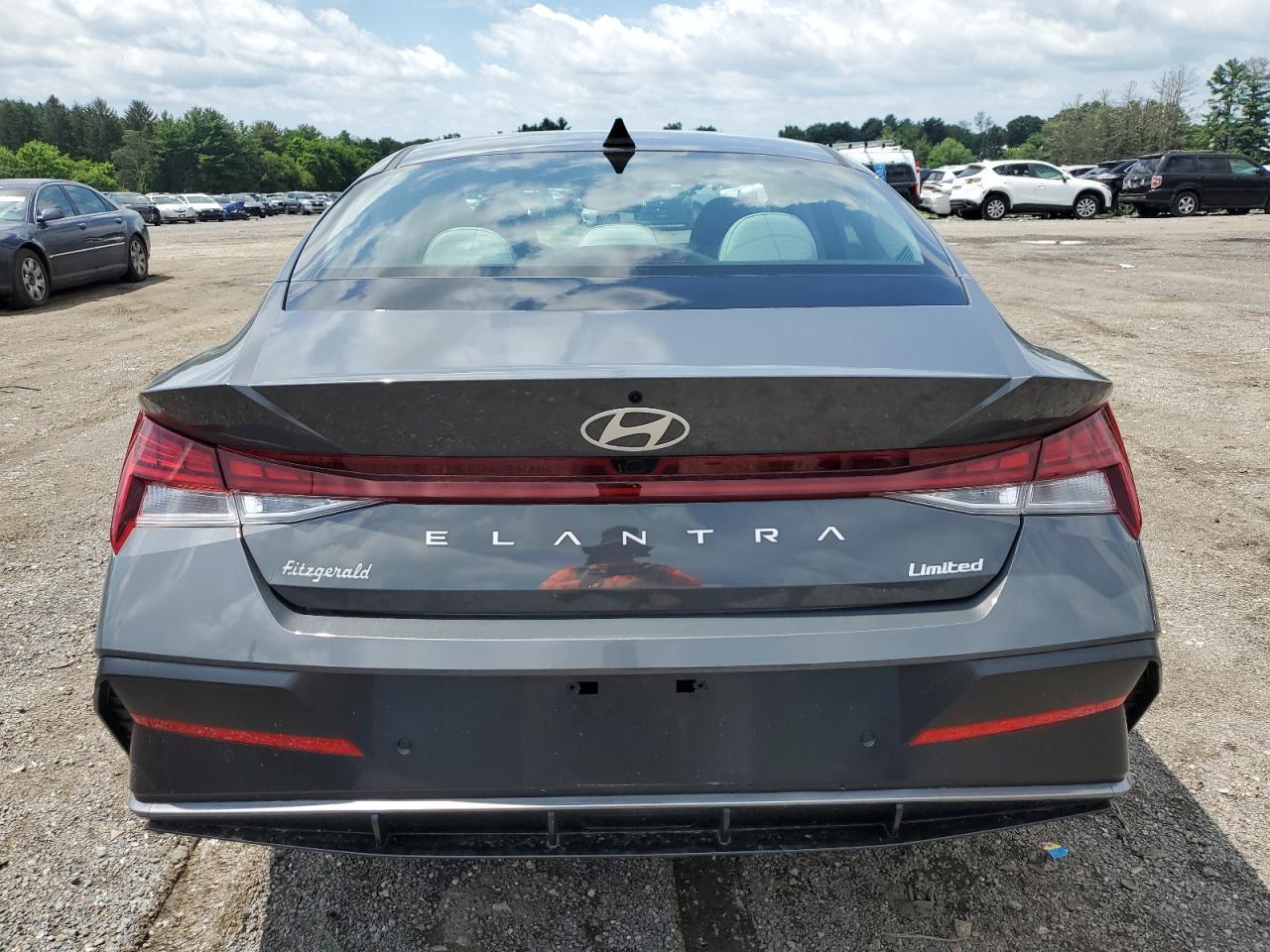 2024 Hyundai Elantra Limited - Image 6