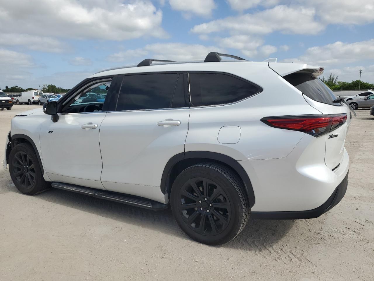 2022 Toyota Highlander Xle - Фото 2