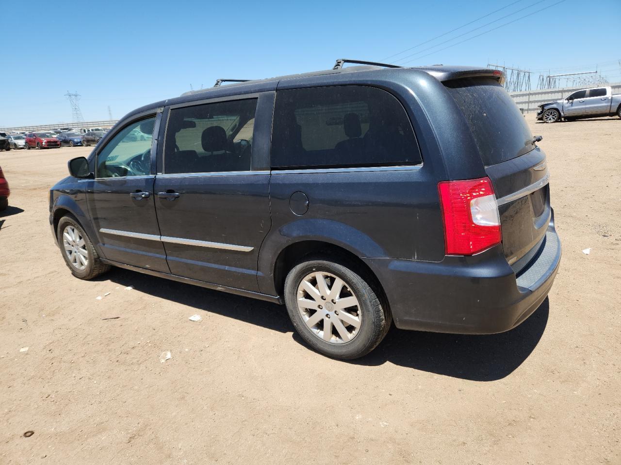 2014 Chrysler Town & Country Touring - Image 2
