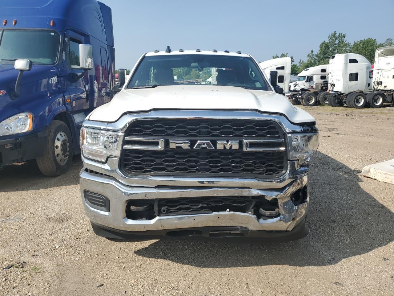 2022 Ram 3500 Tradesman - Фото 5