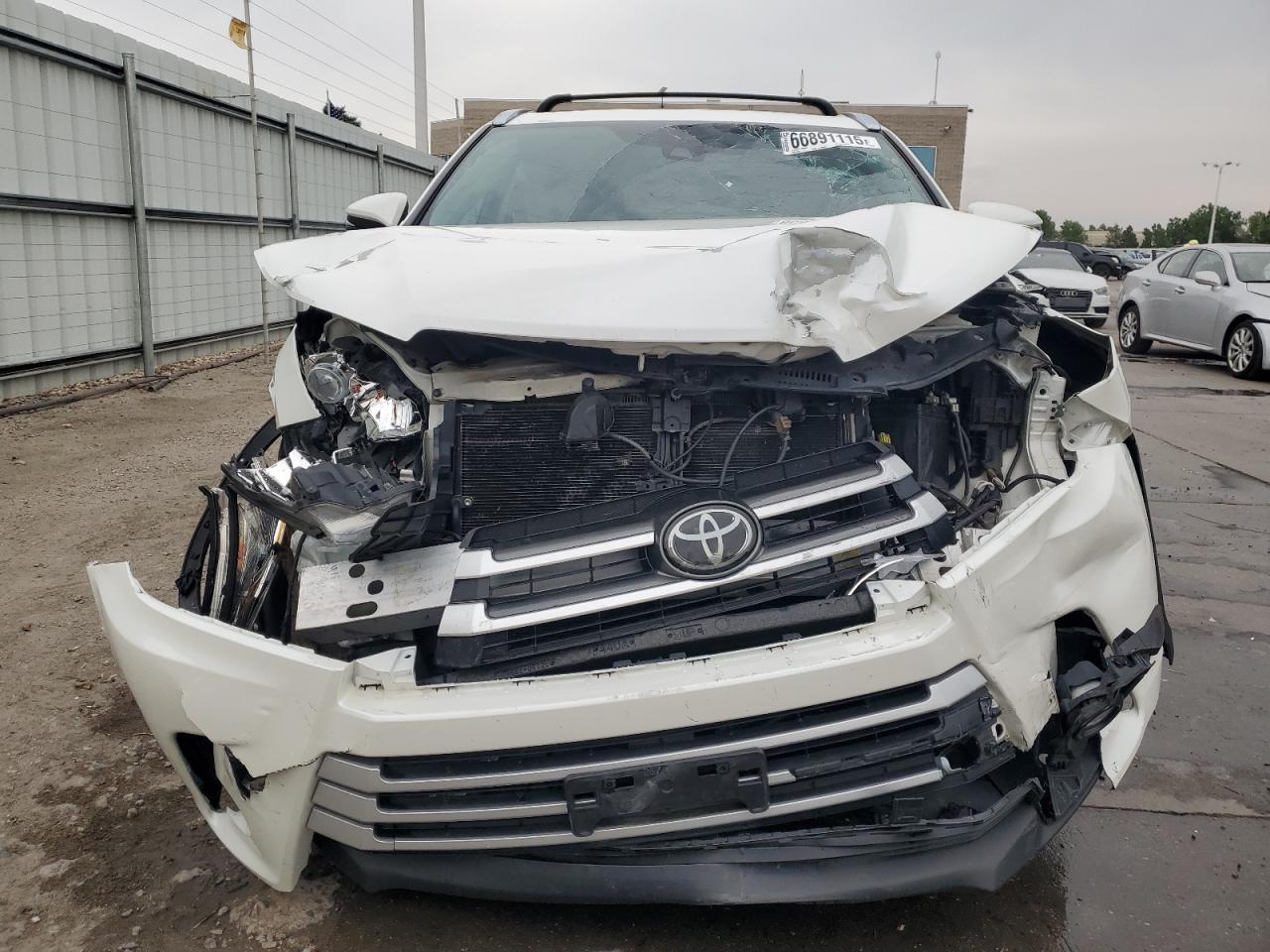 2017 Toyota Highlander Se - Фото 5