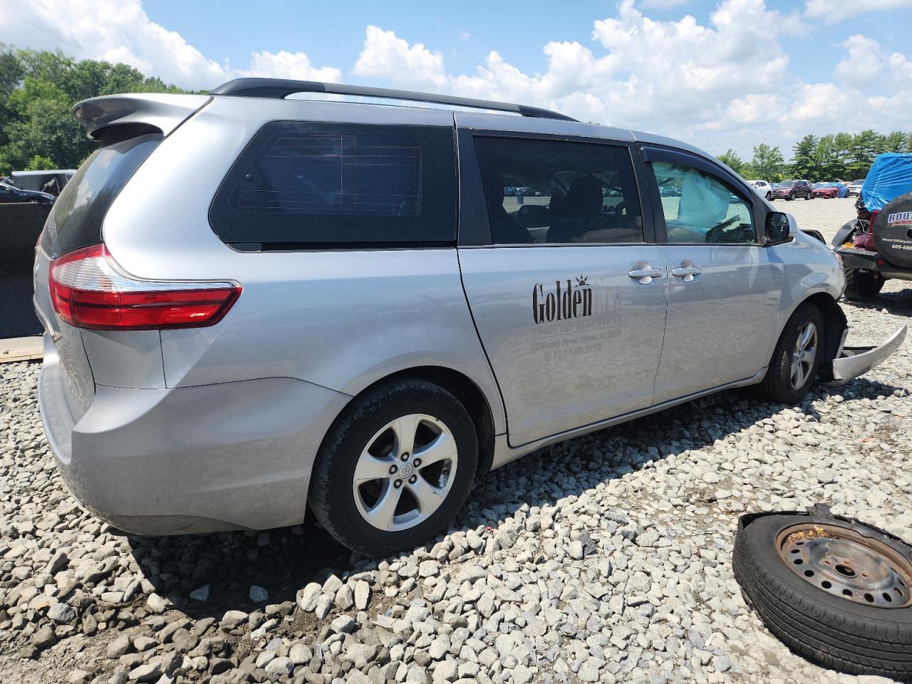 2017 Toyota Sienna Le - Фото 3