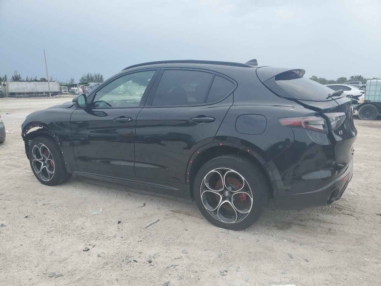 2024 Alfa Romeo Stelvio Ti - Фото 2