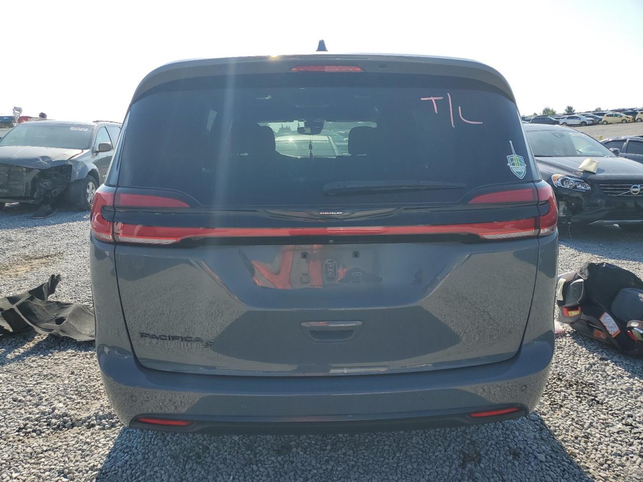 2021 Chrysler Pacifica Touring - Image 6