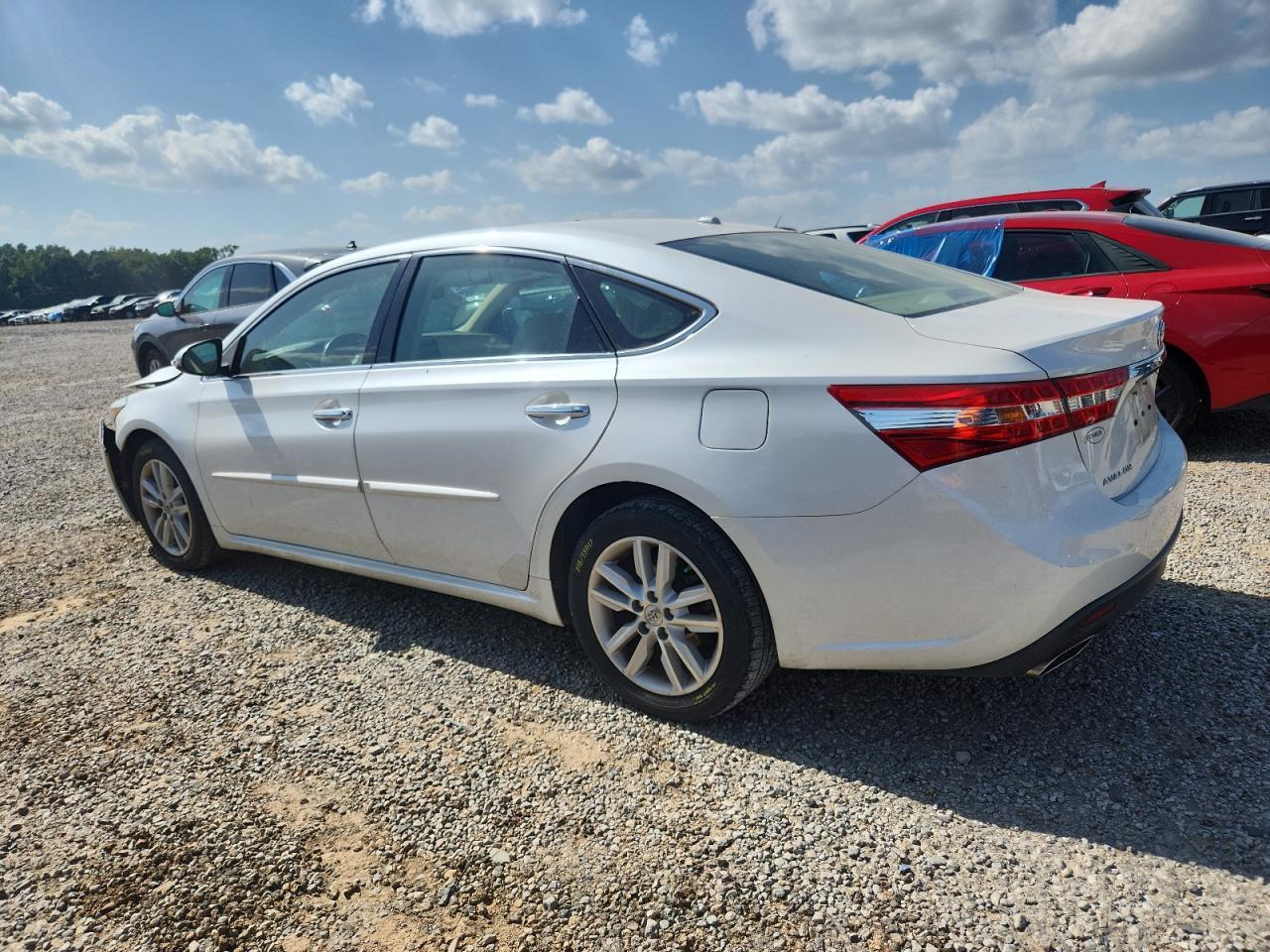 2015 Toyota Avalon Xle - Image 2
