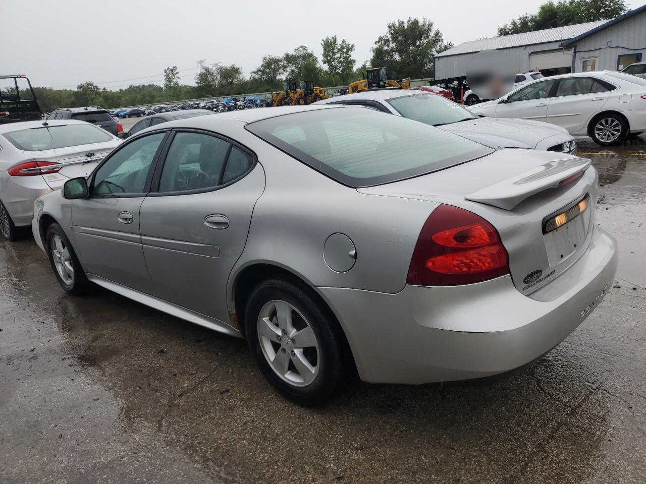 2008 Pontiac Grand Prix - Image 2