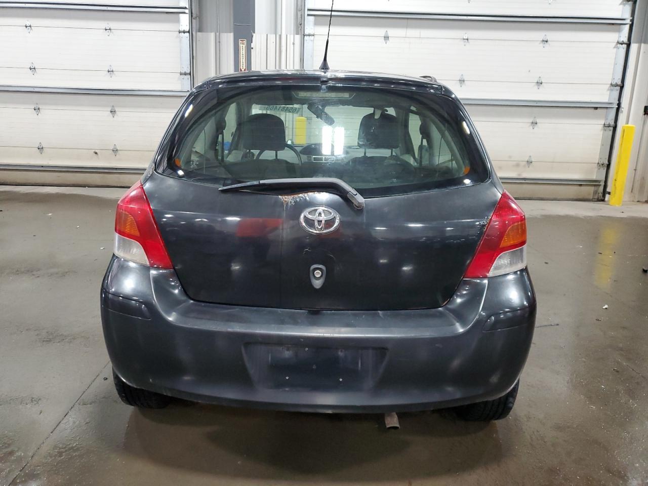 2011 Toyota Yaris - Image 6