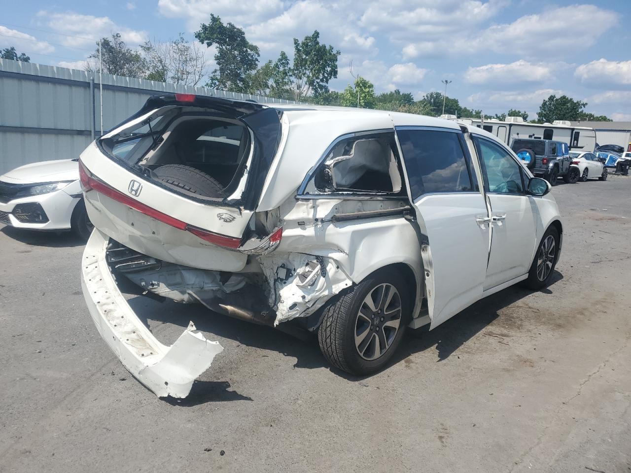 2015 Honda Odyssey Touring - Фото 3