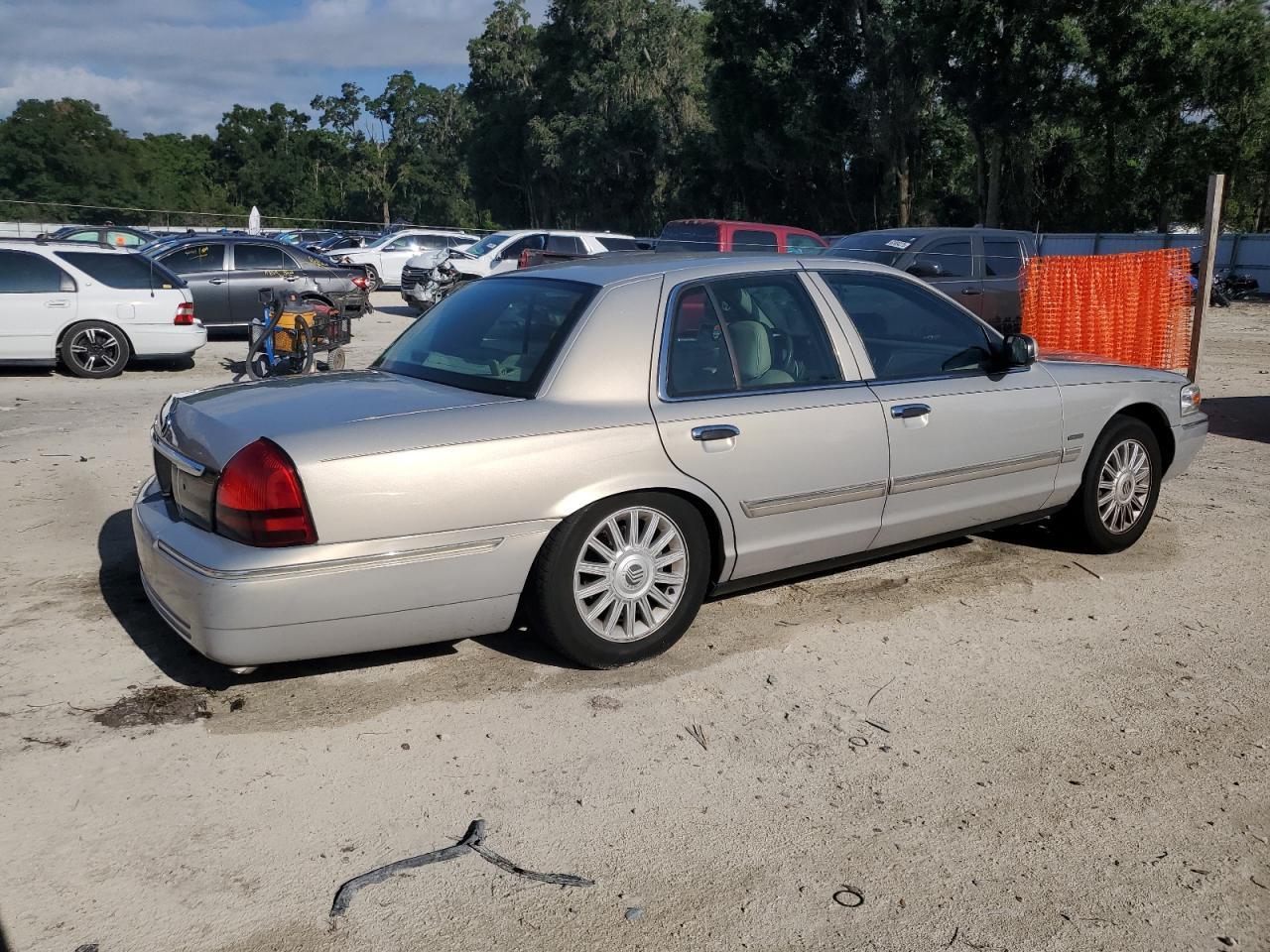 2010 Mercury Grand Marquis Ls - Фото 3
