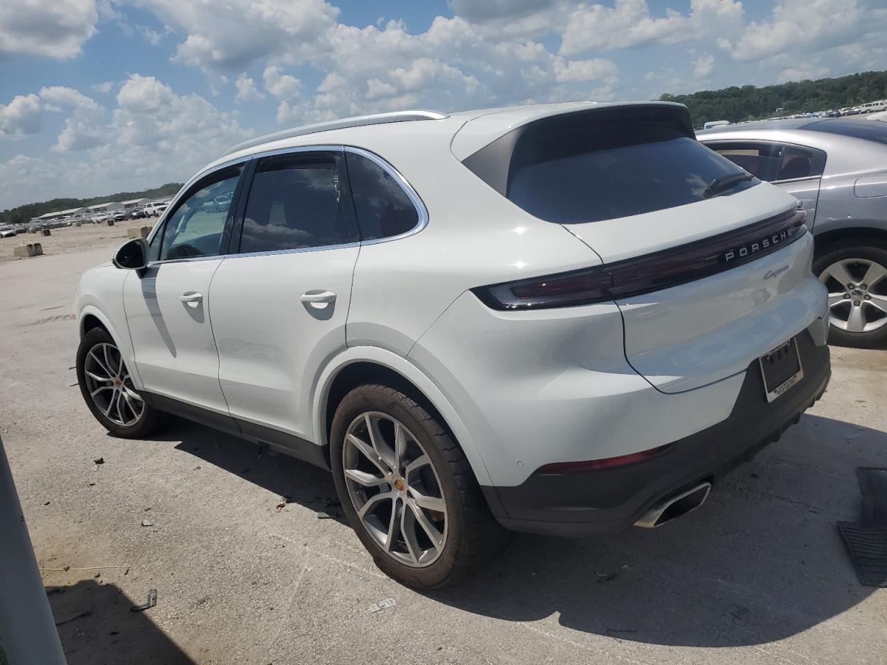 2024 Porsche Cayenne - Image 2