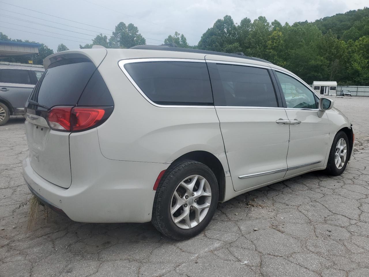 2017 Chrysler Pacifica Touring L - Фото 3