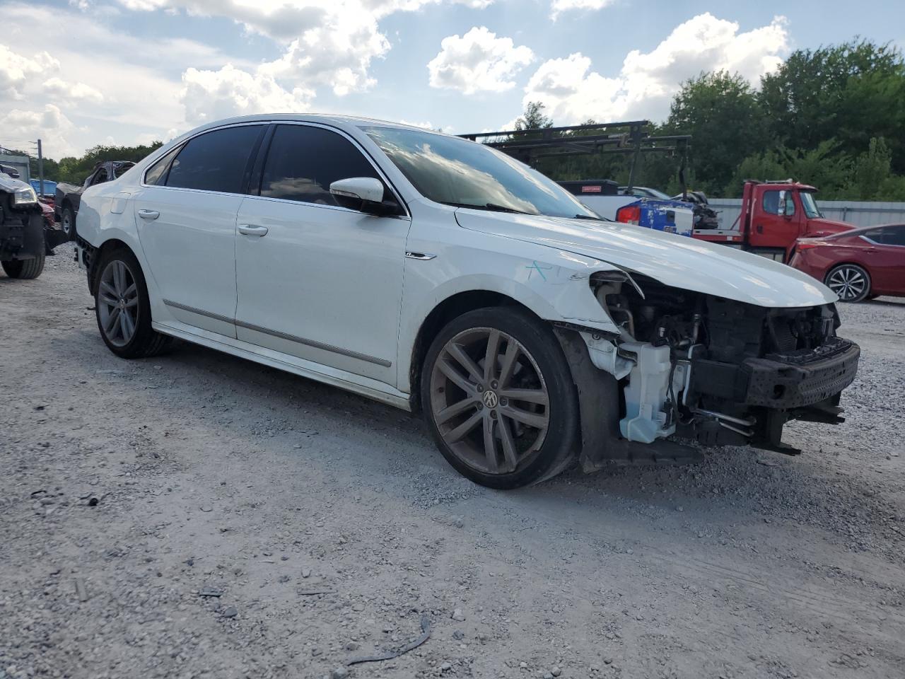 2017 Volkswagen Passat R-Line - Image 4