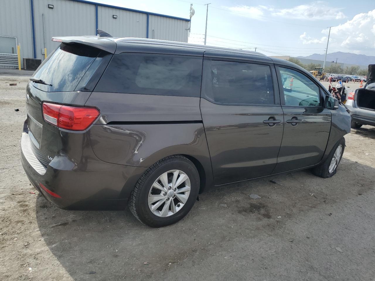 2017 Kia Sedona Lx - Image 3