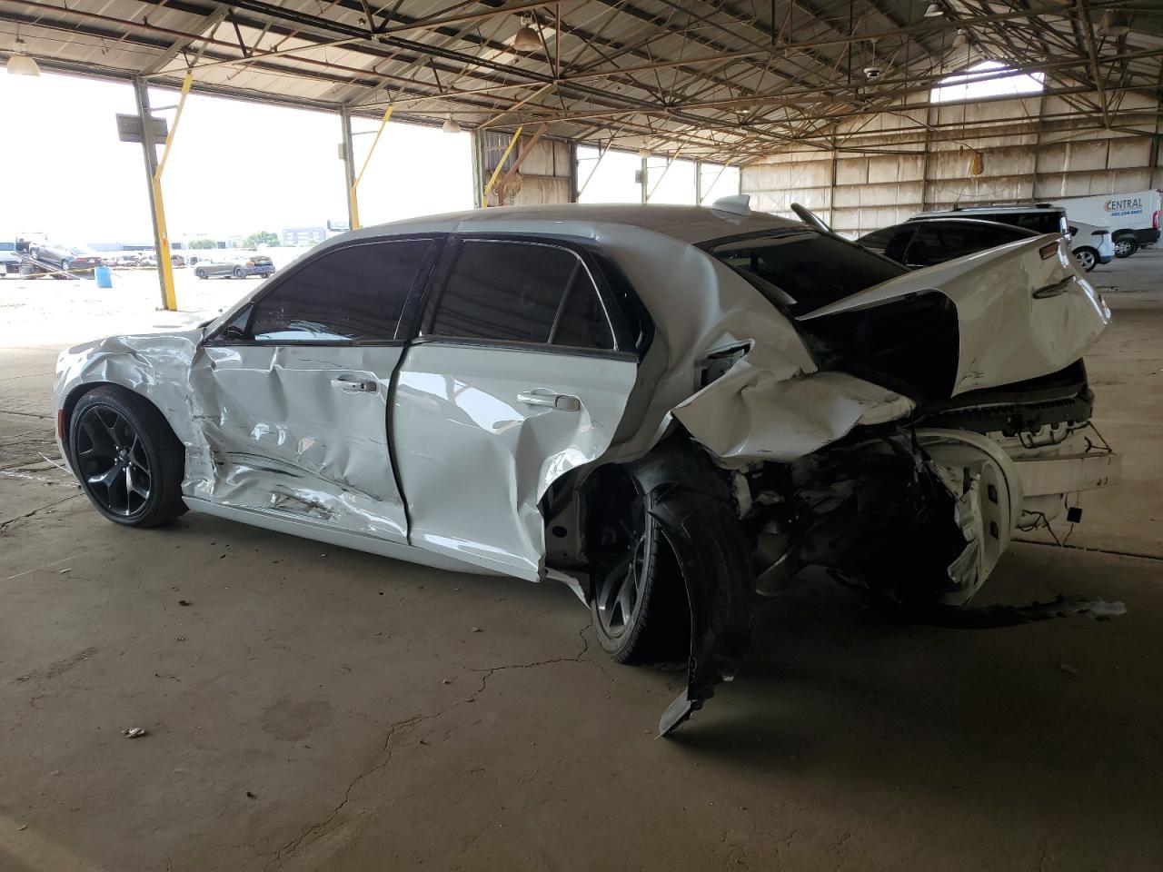 2023 Chrysler 300 Touring - Фото 2