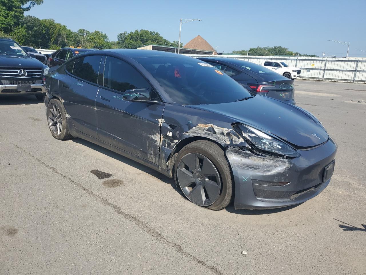 2023 Tesla Model 3 - Фото 4
