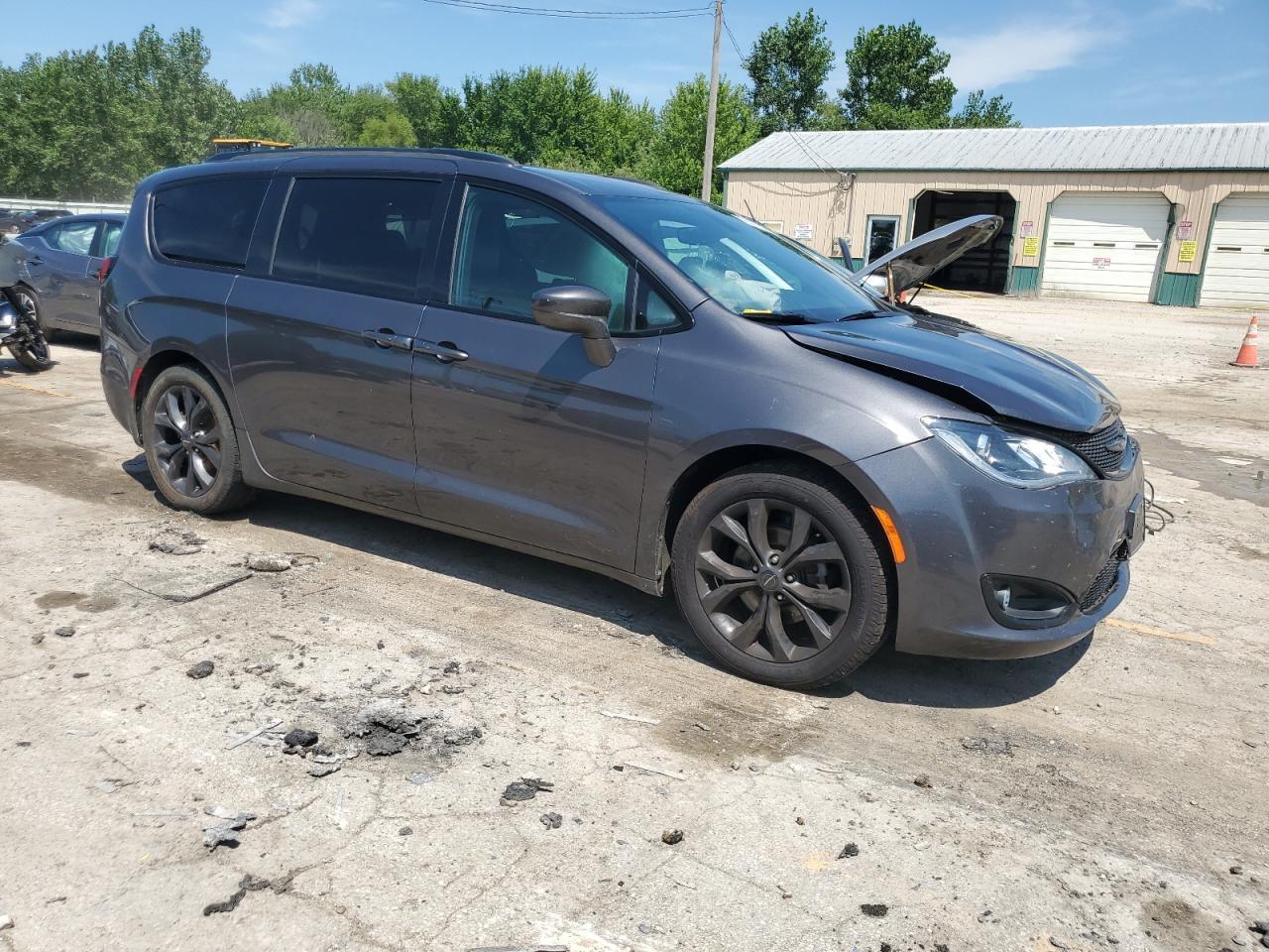 2018 Chrysler Pacifica Touring L - Фото 4