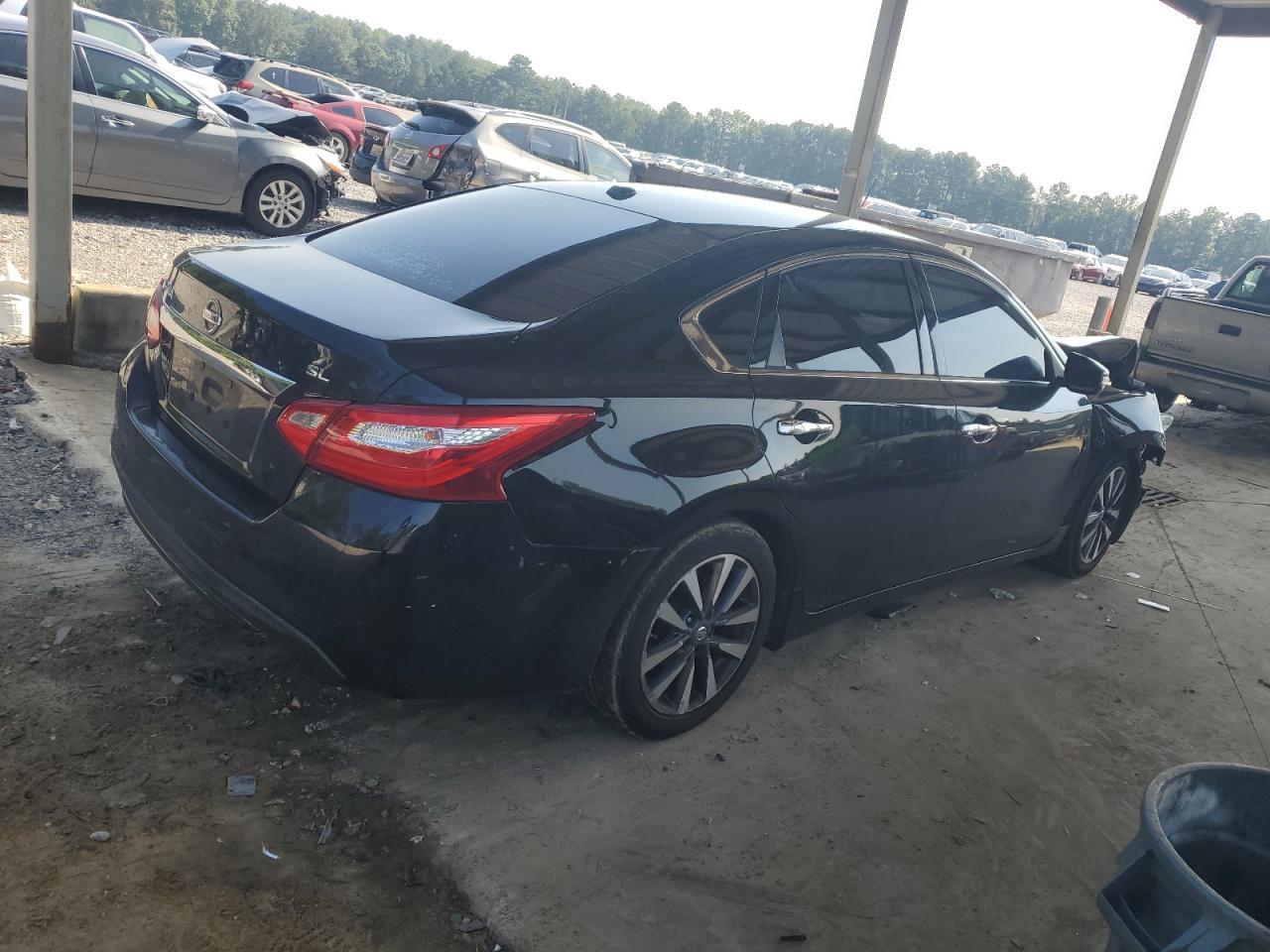 2017 Nissan Altima 2.5 - Image 3