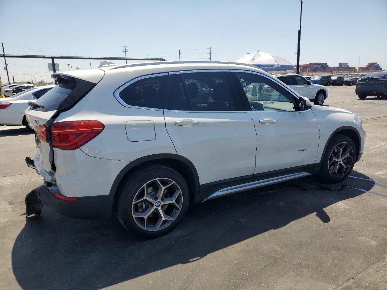 2017 BMW X1 Sdrive28I - Фото 3