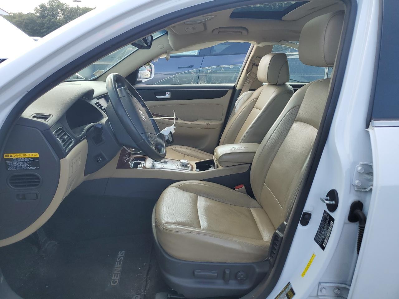 2013 Hyundai Genesis 3.8L - Фото 7