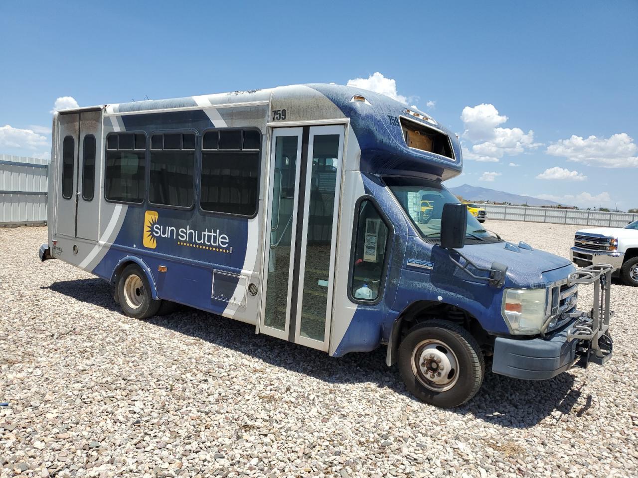 2013 Ford Econoline E450 Super Duty Cutaway Van - Фото 4
