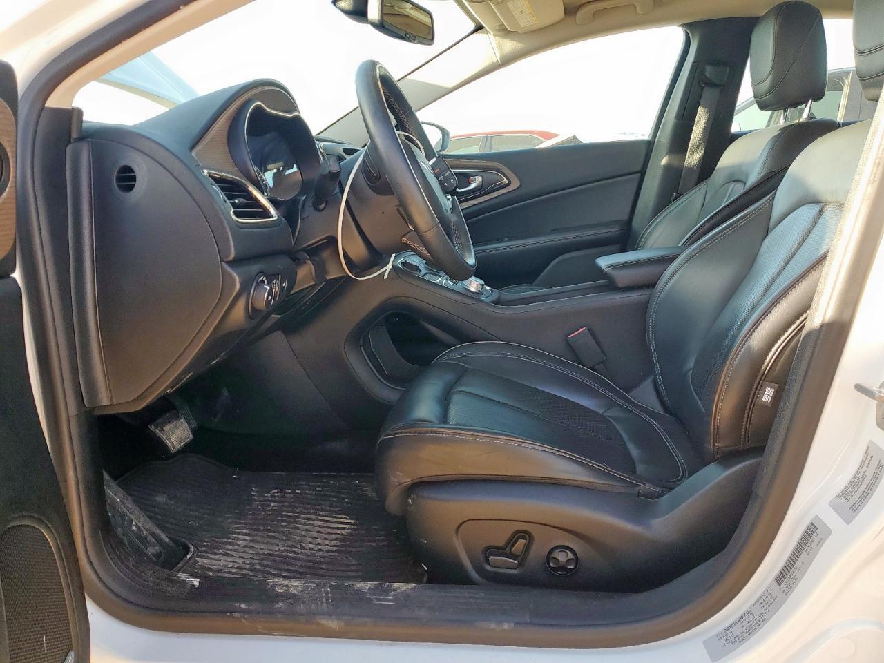 2015 Chrysler 200 C - Фото 7