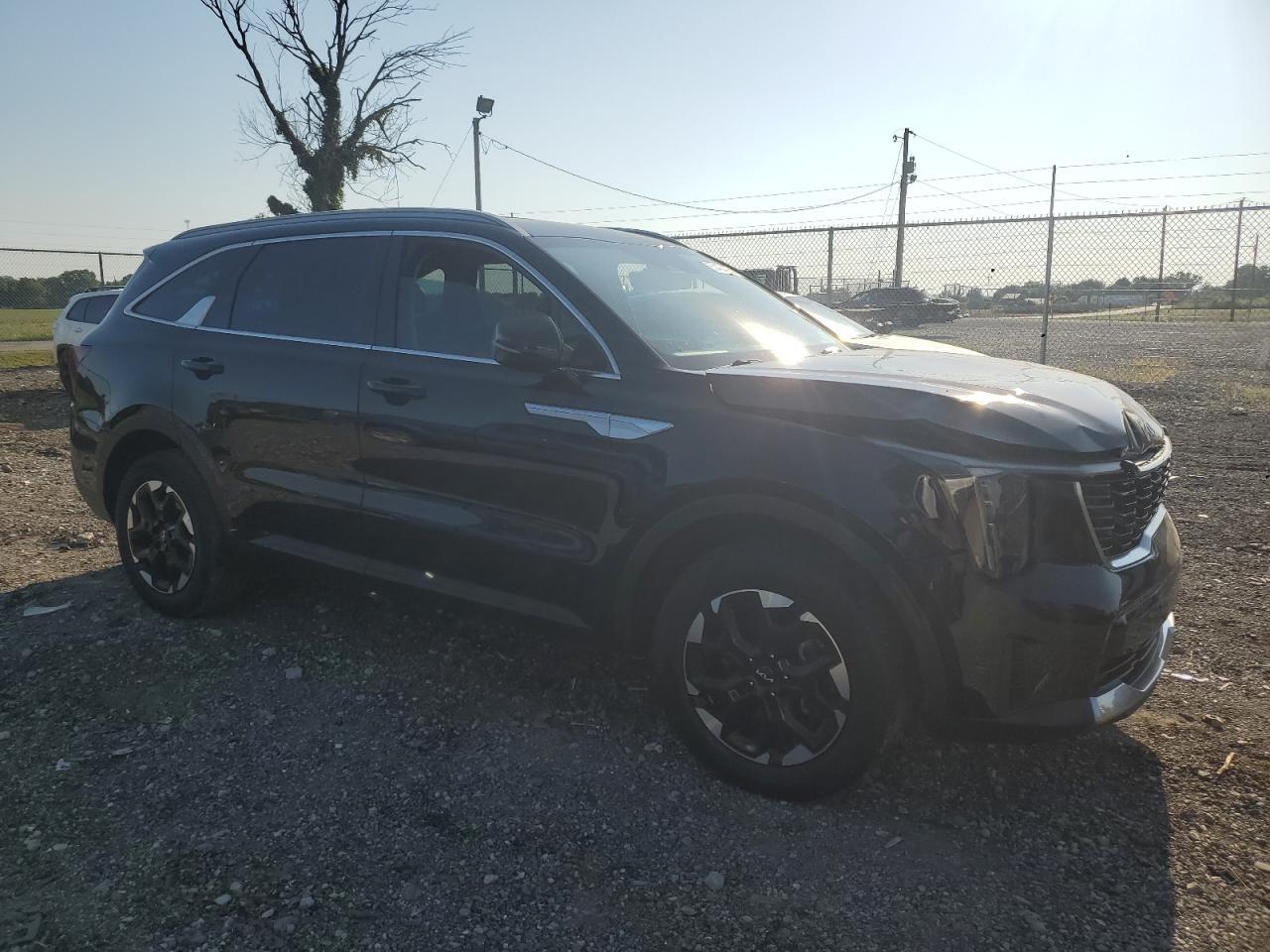 2025 Kia Sorento S - Фото 4