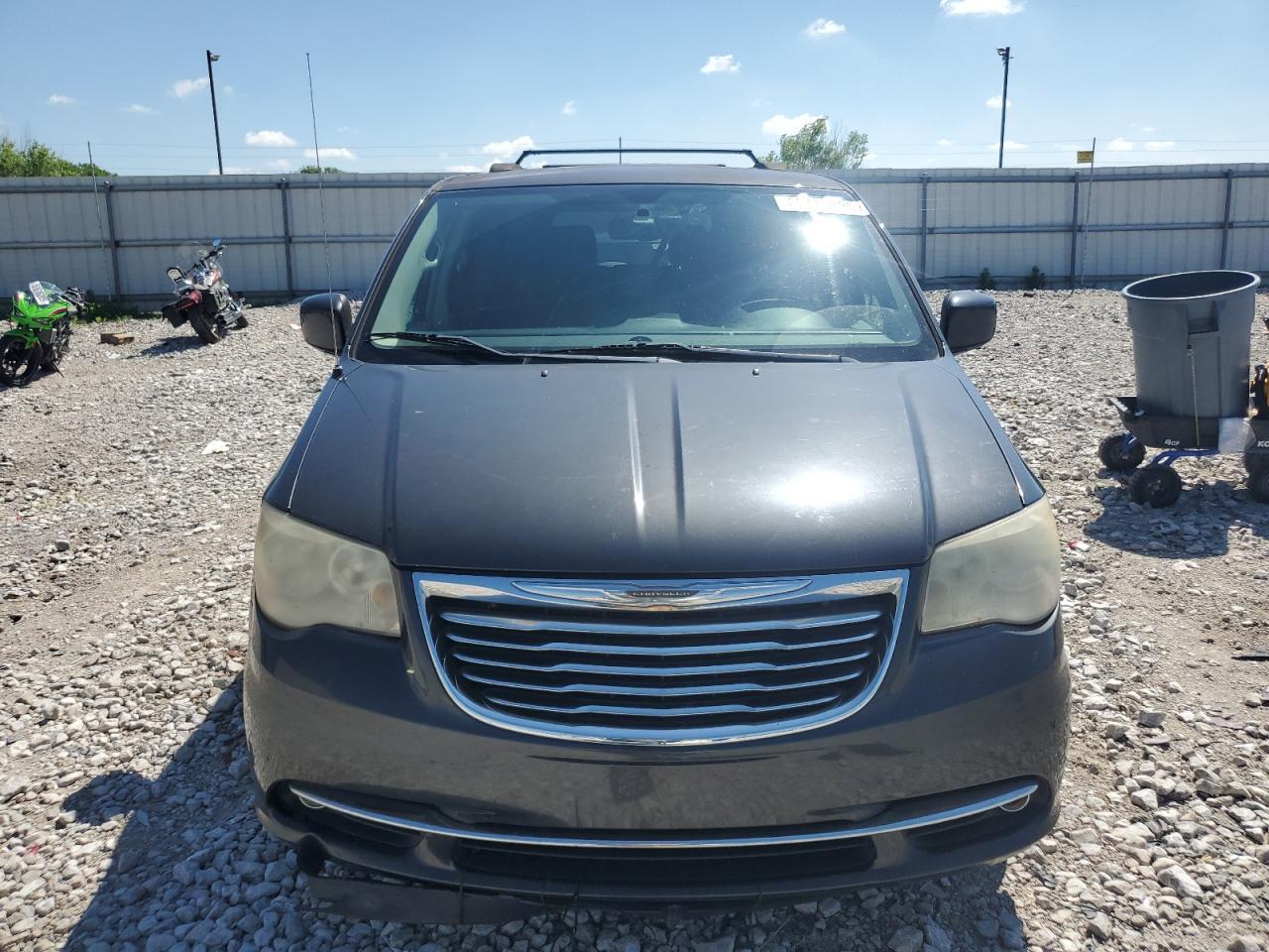 2012 Chrysler Town & Country Touring - Image 5
