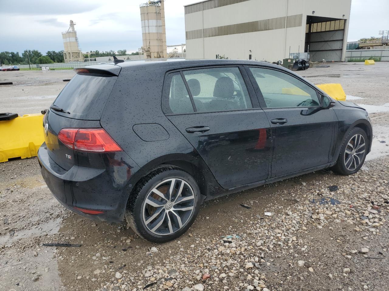 2016 Volkswagen Golf S/Se - Image 3