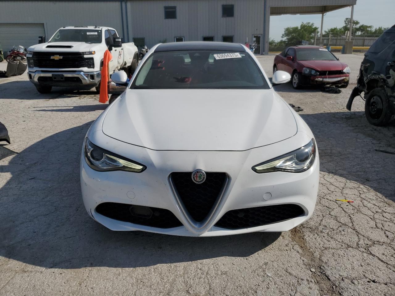2017 Alfa Romeo Giulia Q4 - Image 5