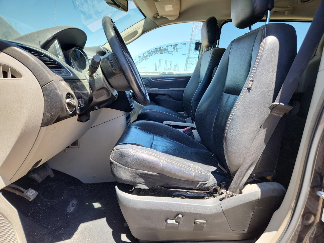 2014 Chrysler Town & Country Touring - Image 7