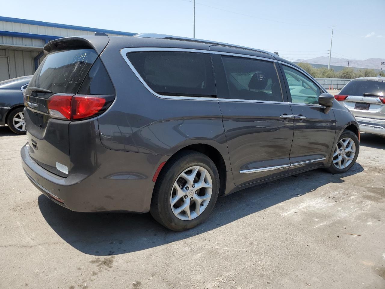 2019 Chrysler Pacifica Touring L Plus - Фото 3