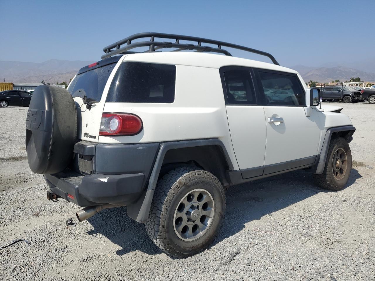 2013 Toyota Fj Cruiser - Image 3
