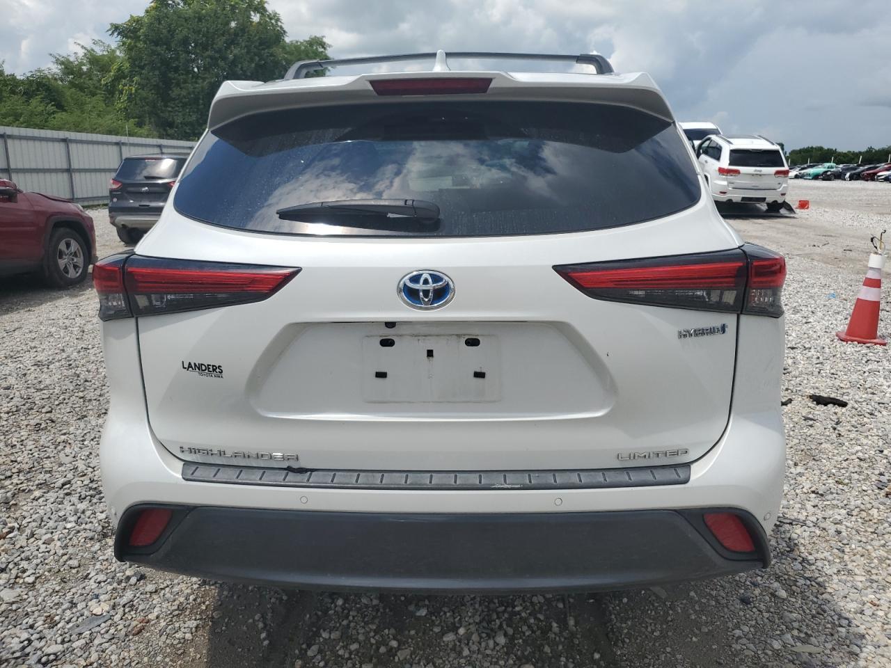 2023 Toyota Highlander Hybrid Limited - Image 6