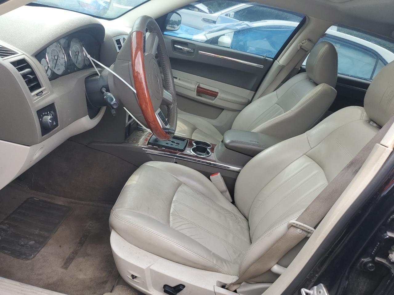 2010 Chrysler 300C - Фото 7