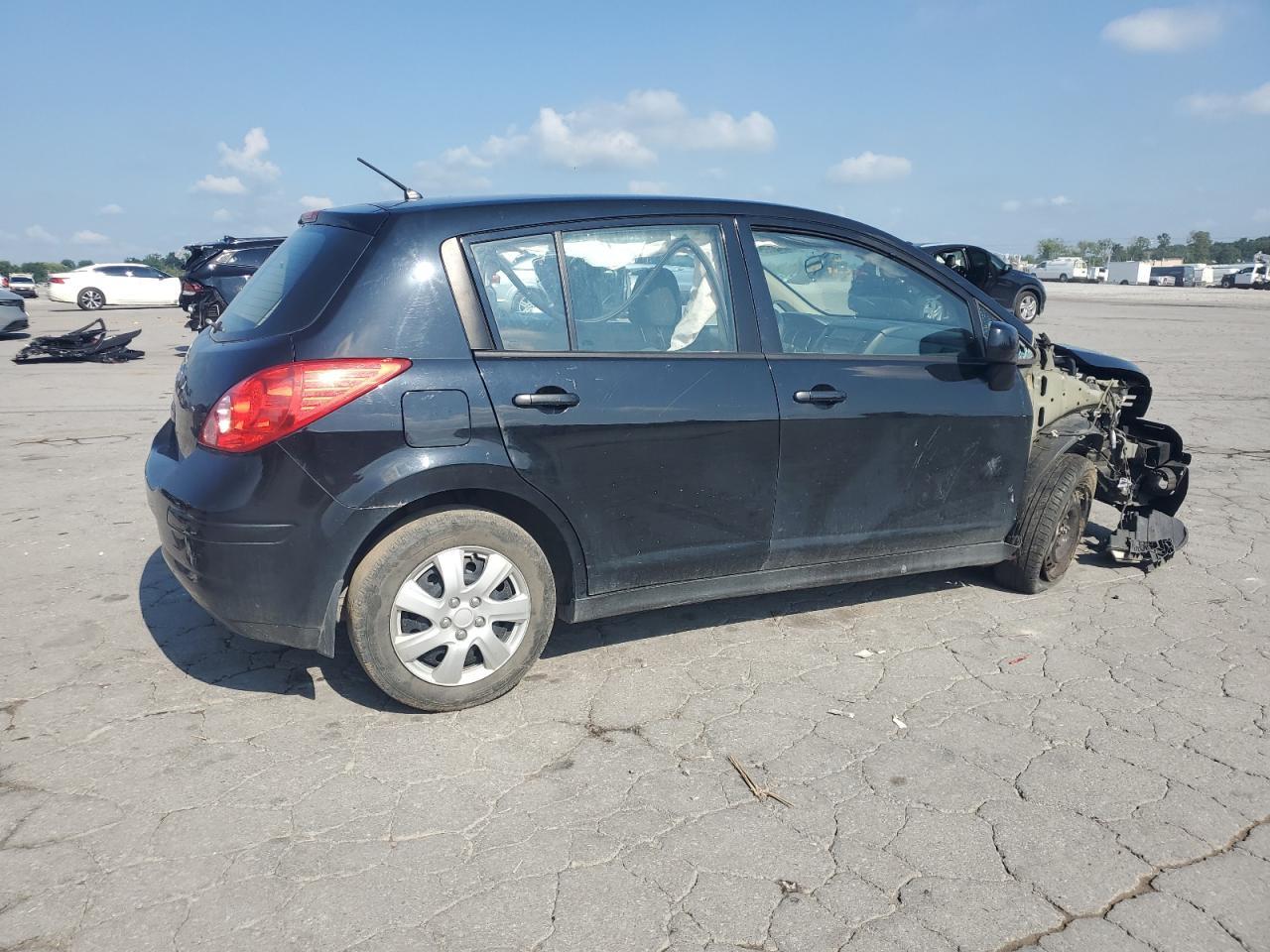 2011 Nissan Versa S - Фото 3