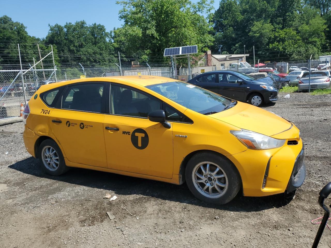 2016 Toyota Prius V - Image 4
