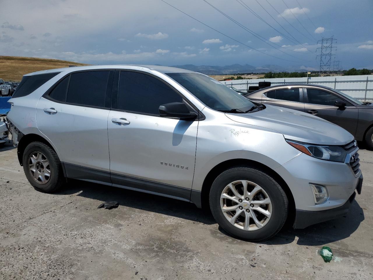 2018 Chevrolet Equinox Ls - Image 4