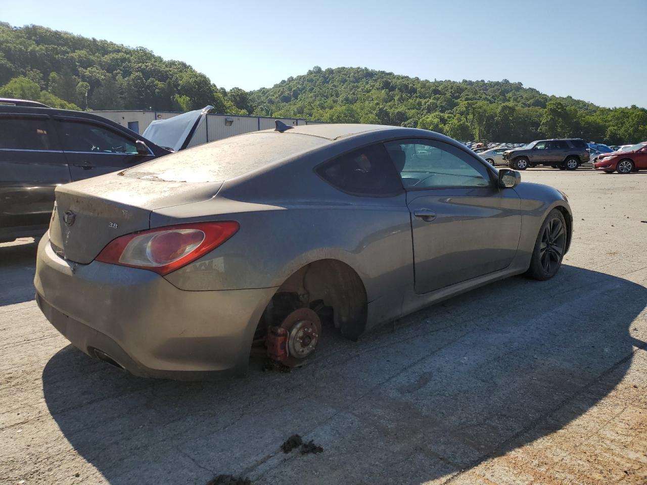 2010 Hyundai Genesis - Фото 3