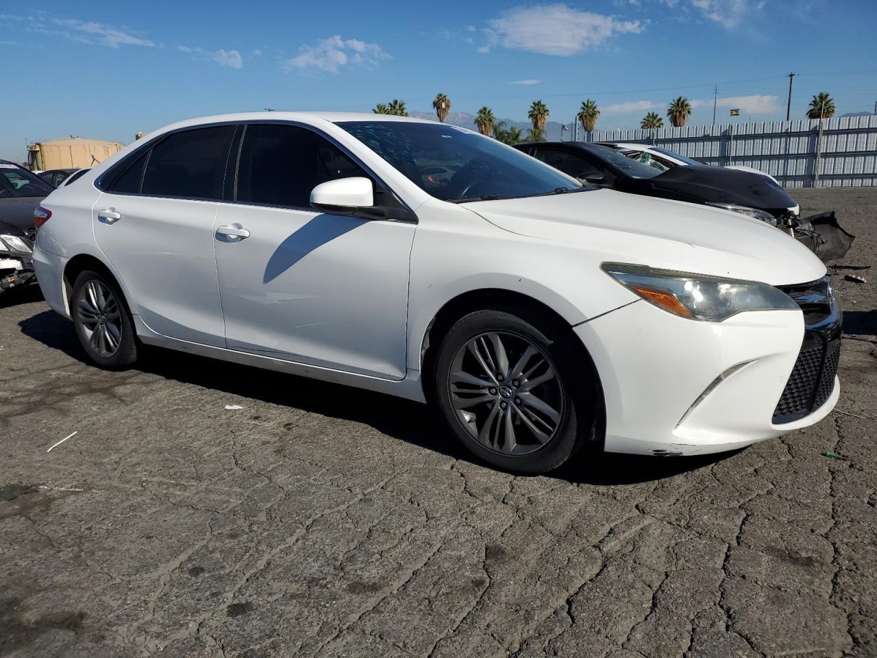 2016 Toyota Camry Le - Фото 4