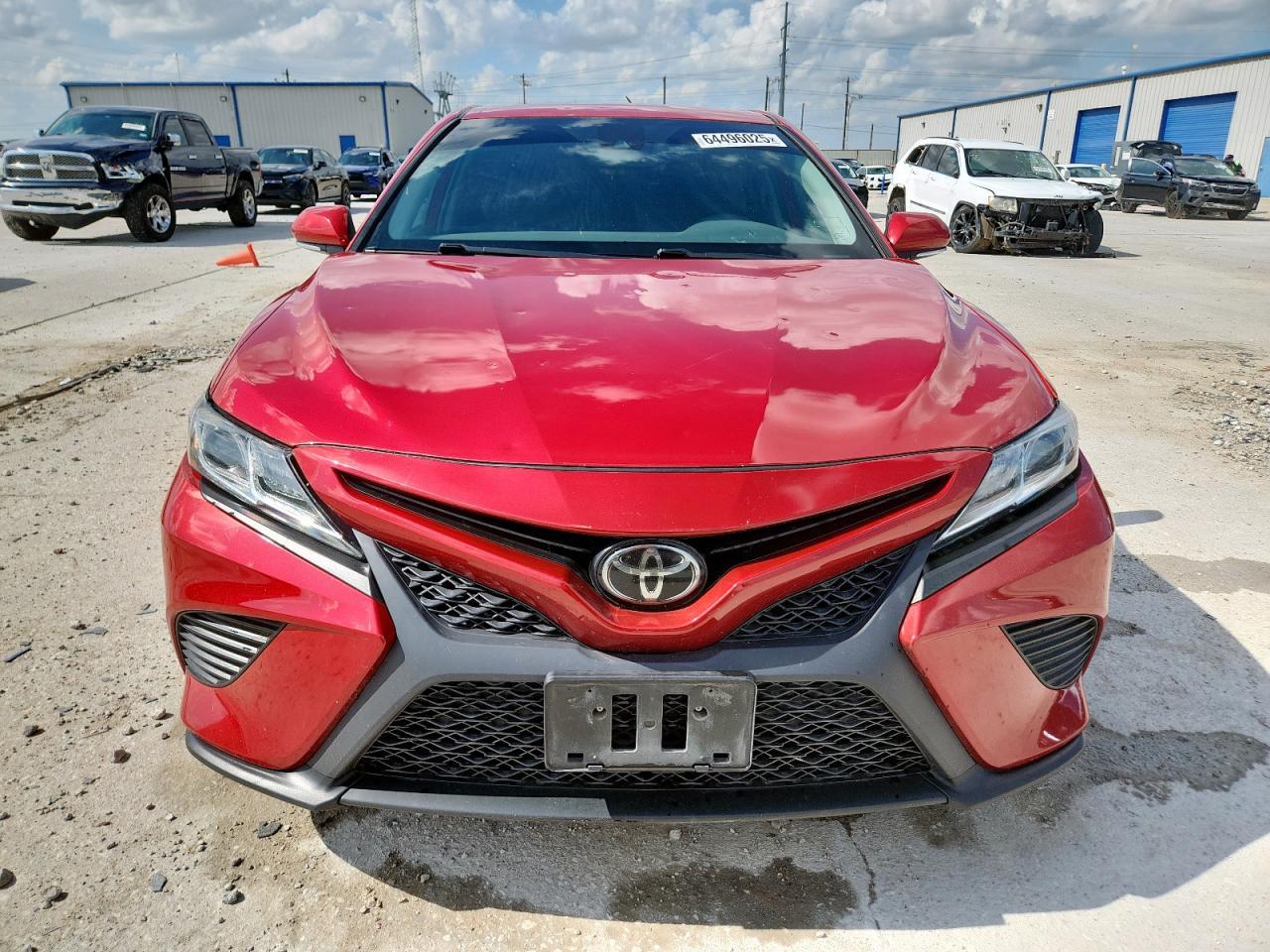 2020 Toyota Camry Se - Фото 5