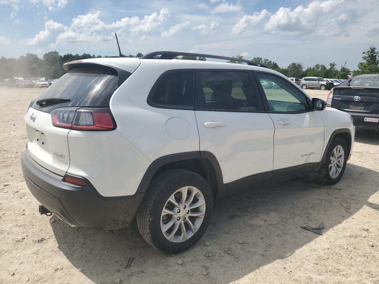 2022 Jeep Cherokee Latitude Lux - Image 3