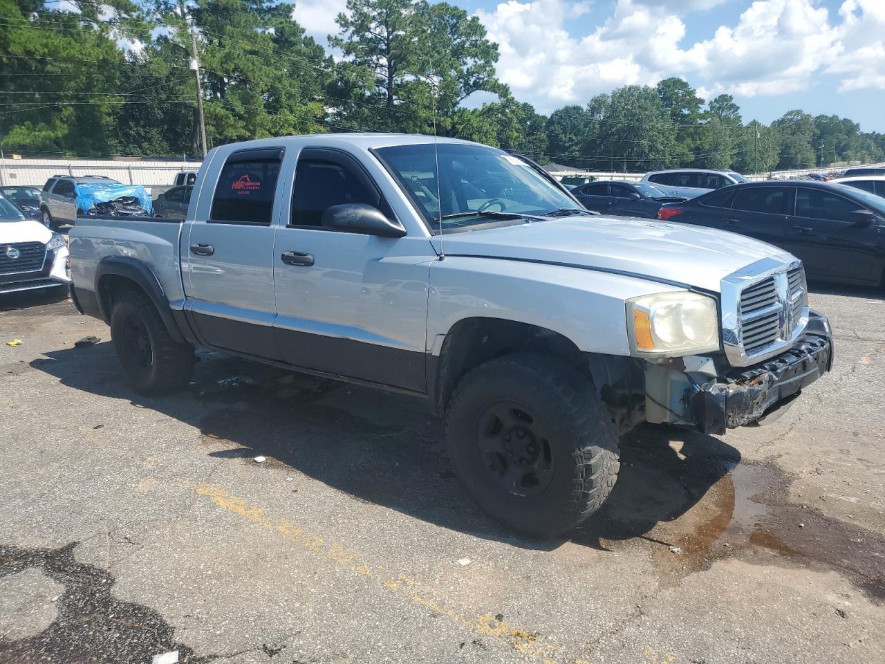 2005 Dodge Dakota Quad - Image 4