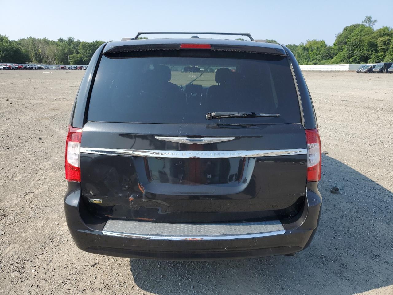 2014 Chrysler Town & Country Touring - Image 6