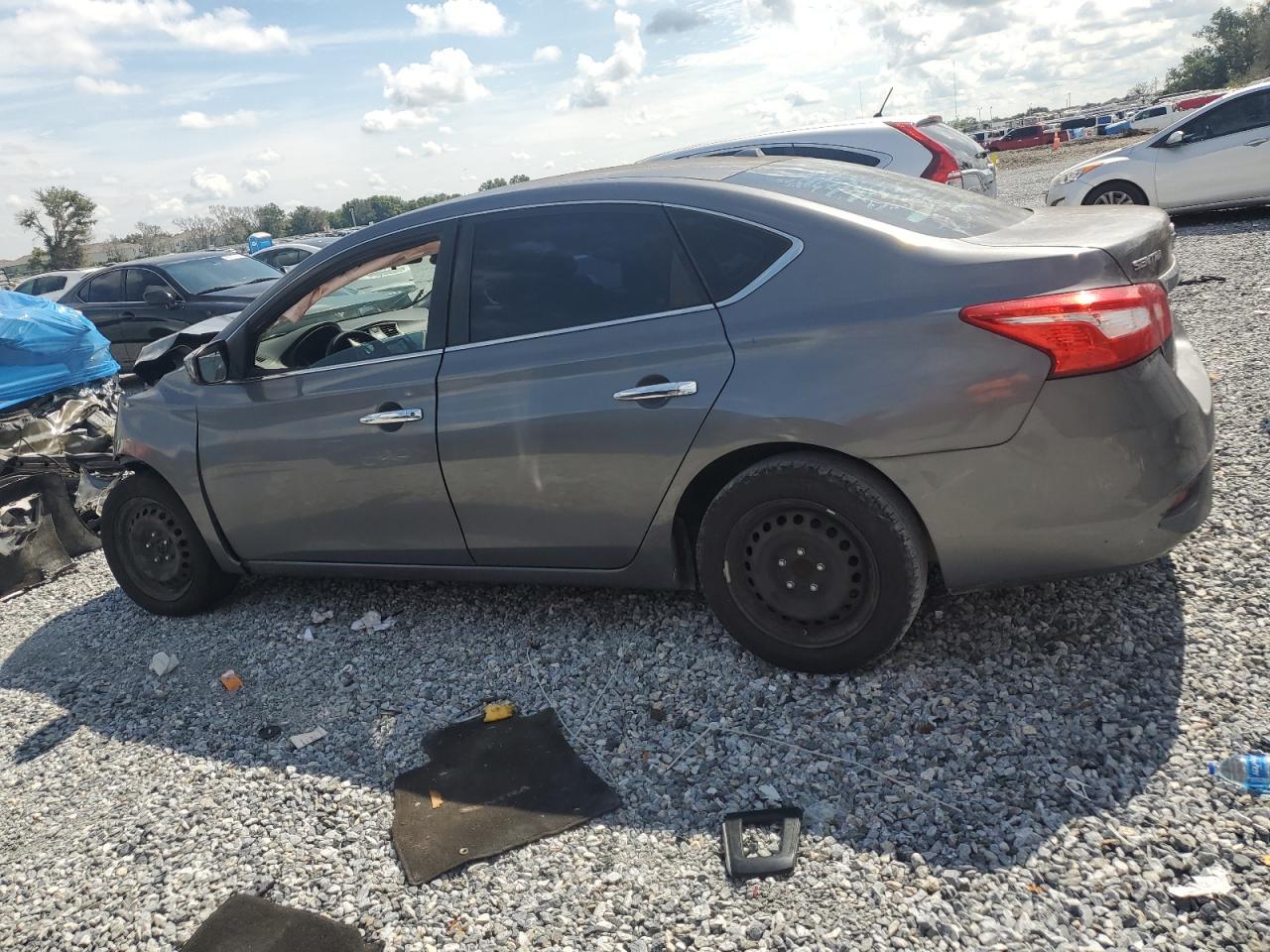 2016 Nissan Sentra S - Фото 2