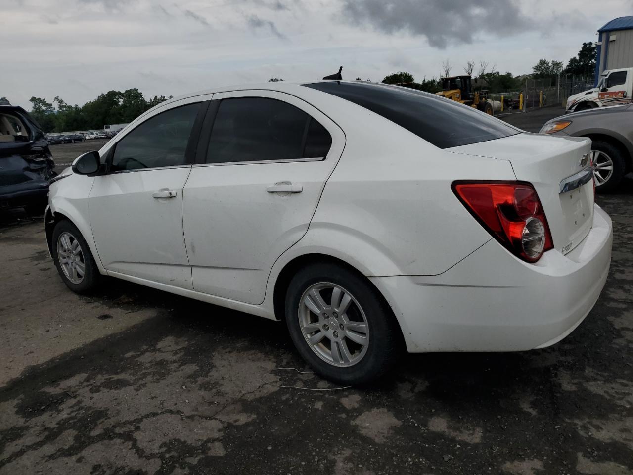 2014 Chevrolet Sonic Lt - Image 2