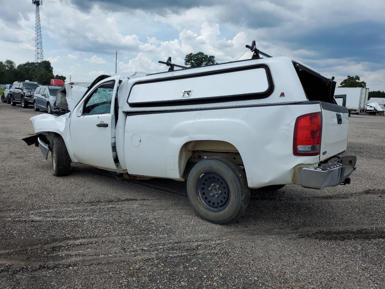 2013 GMC Sierra C1500 - Image 2